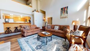 a living room with couches and a coffee table at Snowcreek #890 condo in Mammoth Lakes
