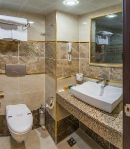 Koupelna v ubytování Dündar Hotel
