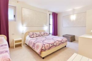 Postel nebo postele na pokoji v ubytování HOTEL Villa Lilla