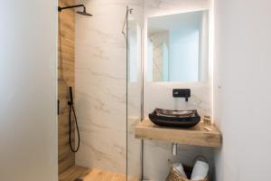 Kúpeľňa v ubytovaní Rivière Residence Paros