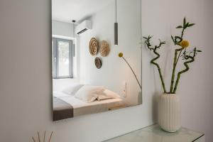 Posteľ alebo postele v izbe v ubytovaní Rivière Residence Paros