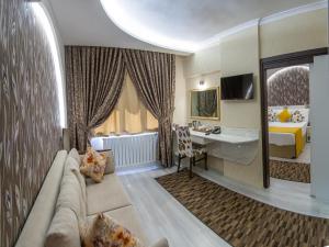 Postel nebo postele na pokoji v ubytování Dündar Hotel