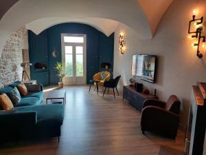 L'INATTENDU Vue imprenable,clim,parking avec borne de recharge, ménage inclus的休息区
