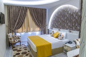 Postel nebo postele na pokoji v ubytování Dündar Hotel
