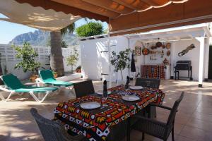 a patio with a table and chairs and a piano at Villa LILAS in Els Poblets in Els Poblets
