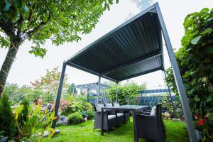 Ein Garten an der Unterkunft Schöne, geräumige Souterrain mit Japangarten, kostenlos Parkplatz