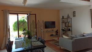 TV a/nebo společenská místnost v ubytování Villa Sea View