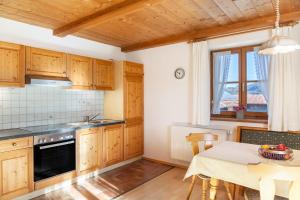 Kuchyň nebo kuchyňský kout v ubytování Ferienwohnung Guffertblick