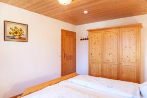 Postel nebo postele na pokoji v ubytování Ferienwohnung Guffertblick