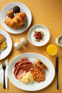 a table with plates of breakfast food on it at Holiday Inn Express Southampton - M27, J7, an IHG Hotel in Southampton