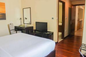Letto o letti in una camera di Ramada by Wyndham Downtown Dubai
