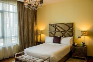 Letto o letti in una camera di Ramada by Wyndham Downtown Dubai