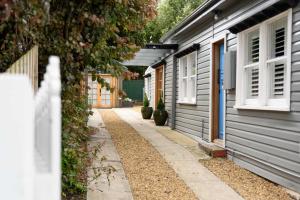 an empty alley between twounits of a house at Prospect Cottage Ballarat in Ballarat