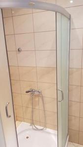 Kúpeľňa v ubytovaní Holiday apartment in Tribunj with balcony, air conditioning, WiFi, washing machine 5040-1