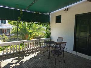 Balkón alebo terasa v ubytovaní Studioapartment in Tribunj mit Terrasse, Klimaanlage, W-LAN, Waschmaschine 5040-2