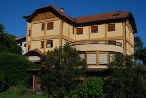 The building in which a szállodákat is located