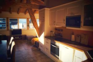 Kuchyňa alebo kuchynka v ubytovaní Ferienwohnung Alpbachtal