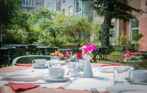 Κήπος έξω από το Garten- und Kunsthotel Gabriel City