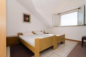 a bedroom with a bed and a window at Guest House Misita in Dubrovnik
