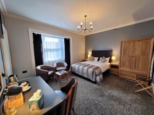 Postel nebo postele na pokoji v ubytování Spilman Hotel