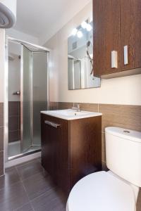 A bathroom at Home2Book Cozy Beachfront Retreat in El Médano