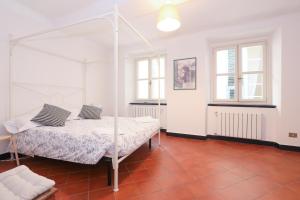 En eller flere senger på et rom på Exclusive Apartment in Center Le Cicale ai Rolli