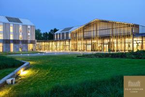 een weergave van een gebouw met een grasveld bij Folwark Łochów in Łochów