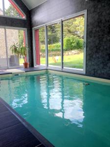 Bazén v ubytování gîte Les Ajoncs - Closeries du Golfe nebo v jeho okolí