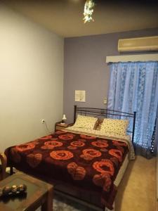 Posteľ alebo postele v izbe v ubytovaní "ΑΡΜΟΝΊΑ" ΔΙΑΜΕΡΙΣΜΑ, ΚΑΛΑΜΑΤΑ-"HARMONY" apartment, Kalamata