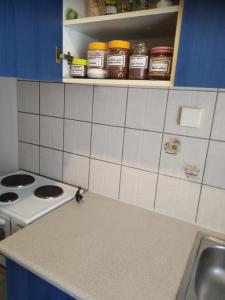 Kuchyňa alebo kuchynka v ubytovaní "ΑΡΜΟΝΊΑ" ΔΙΑΜΕΡΙΣΜΑ, ΚΑΛΑΜΑΤΑ-"HARMONY" apartment, Kalamata