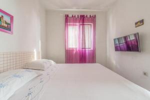 Posteľ alebo postele v izbe v ubytovaní Apartment in Okrug Gornji with sea view, terrace, air conditioning, WiFi 5046-2