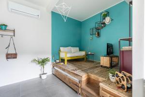 A seating area at Cute Studio in Old Town by Holiday Solutions
