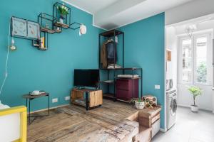 A television and/or entertainment centre at Cute Studio in Old Town by Holiday Solutions