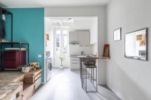 A kitchen or kitchenette at Cute Studio in Old Town by Holiday Solutions