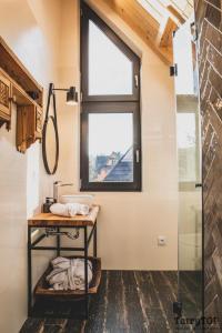 Łazienka w obiekcie Czarne Wierchy jacuzzi - Luxury Chalets Kościelisko