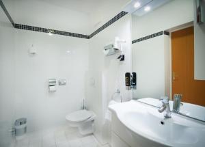Ένα μπάνιο στο Garten- und Kunsthotel Gabriel City
