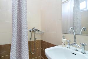 Koupelna v ubytování Eleani Hotel