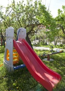 a red slide in a park at Hotel Casa Aurelia in Villaralbo