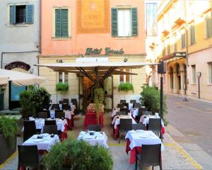 Hostia v ubytovaní Hotel Torcolo "Residenze del Cuore"