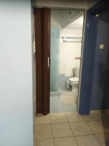 Kúpeľňa v ubytovaní "ΑΡΜΟΝΊΑ" ΔΙΑΜΕΡΙΣΜΑ, ΚΑΛΑΜΑΤΑ-"HARMONY" apartment, Kalamata