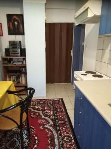 Kuchyňa alebo kuchynka v ubytovaní "ΑΡΜΟΝΊΑ" ΔΙΑΜΕΡΙΣΜΑ, ΚΑΛΑΜΑΤΑ-"HARMONY" apartment, Kalamata