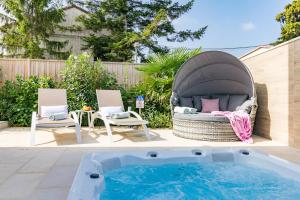Bazén v ubytovaní Villa Elena Deluxe mit Whirlpool und beheiztem Pool am Meer und wunderschönen Blick auf die Brijuni Inseln alebo v jeho blízkosti