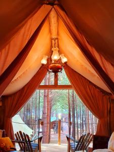 a tent with chairs and a large window at Tedesco Eco Park in São Francisco de Paula