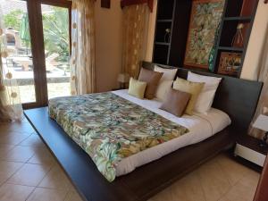 Кровать или кровати в номере La Villa Marie Joana
