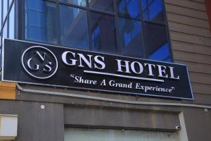 Certificato, attestato, insegna o altro documento esposto da GNS Hotel Kampala