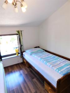 Łóżko lub łóżka w pokoju w obiekcie Apartman "Sabine" with heated pool