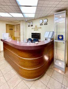 a lobby with a large wooden reception desk at Vladimirsky Dvorik Mini-Hotel in Vladimir