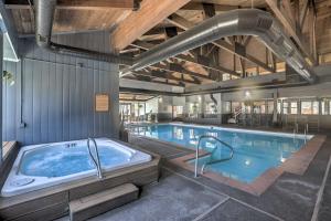 a large swimming pool with a hot tub at 6 Mi to Slopes! Mtn-View Breck Gem w/ Resort Perks in Breckenridge