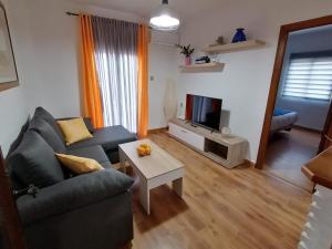 A television and/or entertainment centre at Spacious Apartment