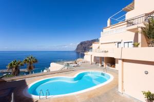 Piscina de la sau aproape de SPECTACULAR PENTHOUSE WITH AMAZING VIEWS